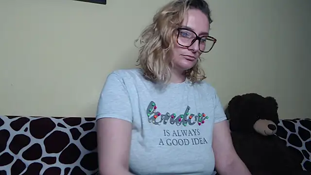 Snapshot of alicesweet21 chatting on March 18, 11:53 pm alicesweet21 online show from March 18, 11:53 pm