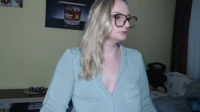 Snapshot of alicesweet21 chatting on January 17, 9:51 pm alicesweet21 online show from January 17, 9:51 pm