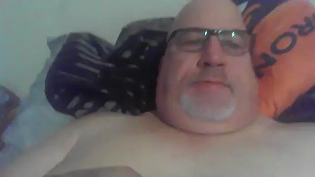 Snapshot of Bigbear0563 chatting on December 3, 2:38 pm Bigbear0563 online show from December 3, 2:38 pm