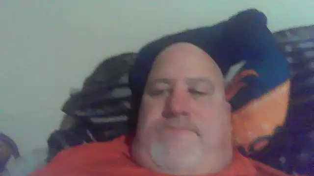 Snapshot of Bigbear0563 chatting on February 19, 12:35 am Bigbear0563 online show from February 19, 12:35 am