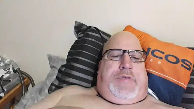 Snapshot of Bigbear0563 chatting on March 3, 2:48 pm Bigbear0563 online show from March 3, 2:48 pm