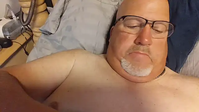 Snapshot of Bigbear0563 chatting on June 4, 4:02 pm Bigbear0563 online show from June 4, 4:02 pm