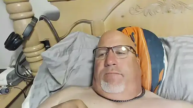 Snapshot of Bigbear0563 chatting on June 8, 5:19 am Bigbear0563 online show from June 8, 5:19 am