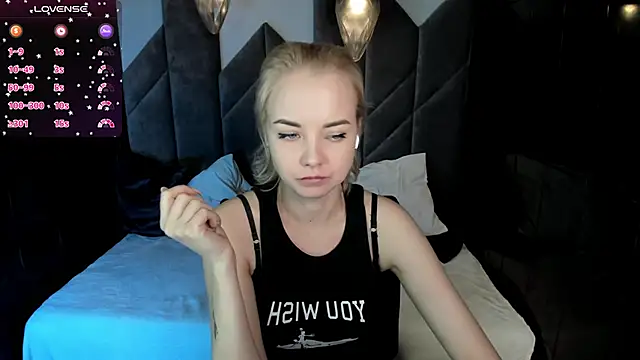 StephanieSweety online show from February 5, 11:44 am