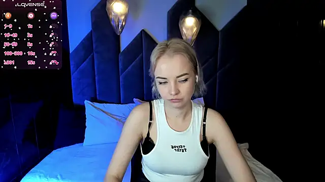 StephanieSweety online show from February 18, 5:10 pm