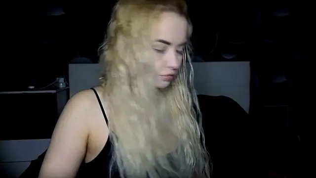 StephanieSweety online show from November 21, 9:30 am