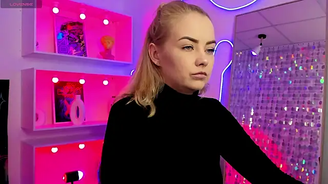StephanieSweety online show from May 10, 6:57 pm