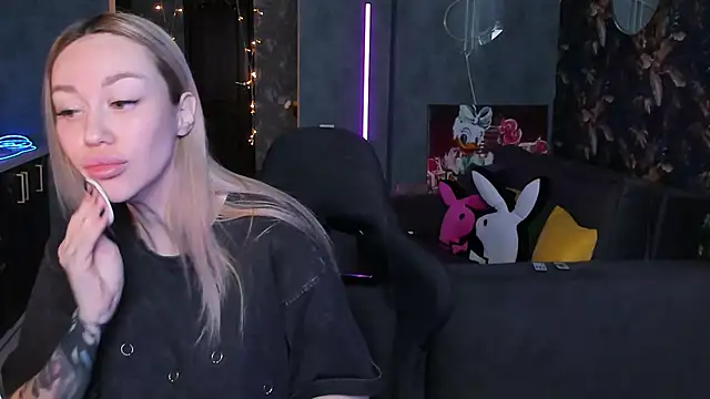 Blckmirrorr online show from December 21, 9:27 am