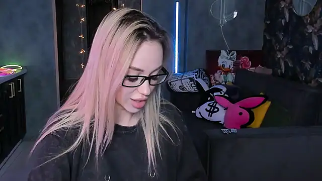 Blckmirrorr online show from March 25, 12:11 pm