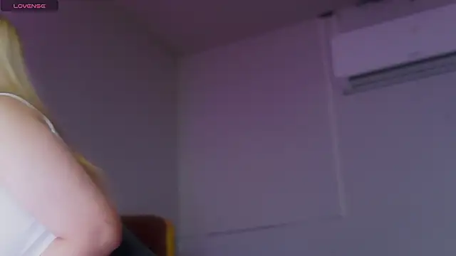 laybunny1 online show from March 5, 5:42 pm