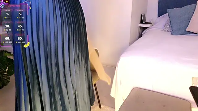 missmiamore online show from October 8, 8:28 pm