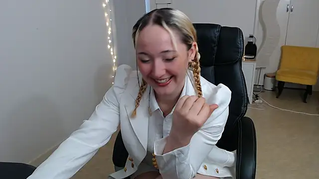 Crystal-dreamt online show from October 4, 8:56 am