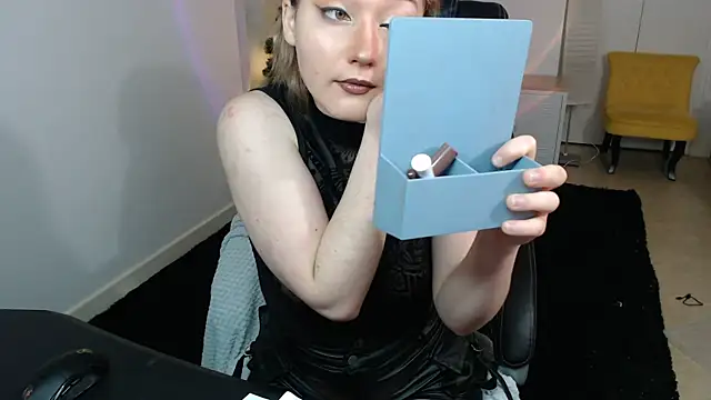 Crystal-dreamt online show from December 3, 10:02 am