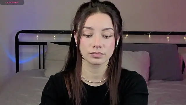 sinthiaroze online show from October 27, 7:29 pm