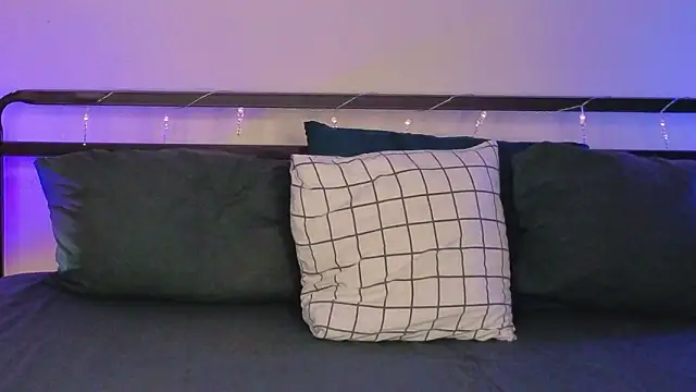 sinthiaroze online show from February 10, 4:44 pm