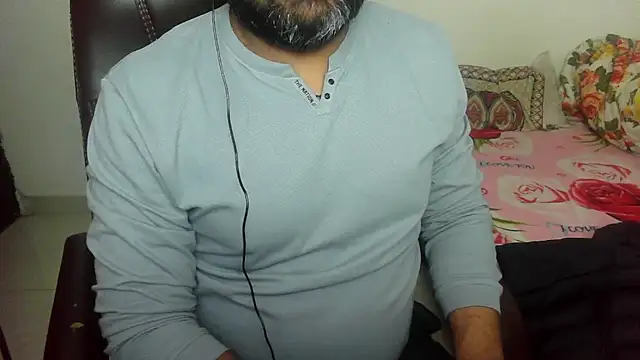 Snapshot of rentarob chatting on February 11, 8:10 pm rentarob online show from February 11, 8:10 pm