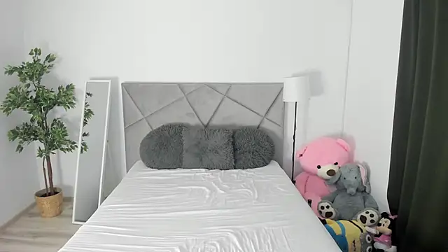 BlueEyesLexy online show from June 13, 5:05 am
