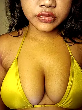 Snapshot of Hotlisa chatting on December 3, 5:04 am Hotlisa online show from December 3, 5:04 am