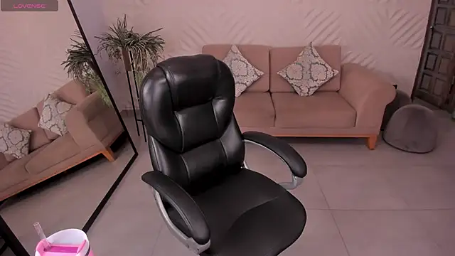 Snapshot of MileyCruz_ chatting on November 25, 7:47 pm MileyCruz online show from November 25, 7:47 pm