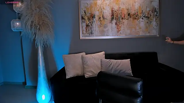 DannaCruz online show from December 3, 7:00 pm