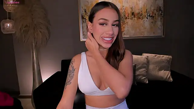 DannaCruz online show from December 6, 7:01 pm