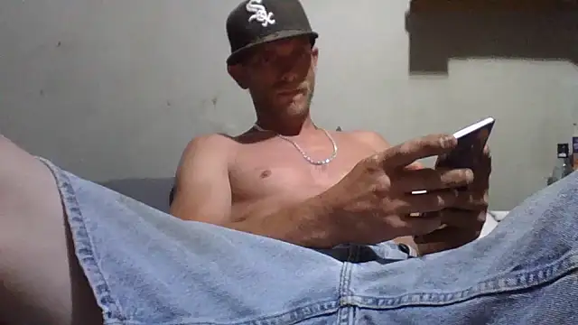 Snapshot of daddytim0 chatting on April 11, 11:31 pm daddytim0 online show from April 11, 11:31 pm