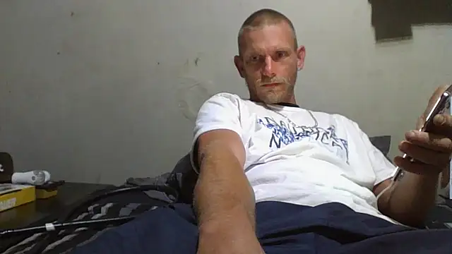 Snapshot of daddytim0 chatting on April 12, 6:24 pm daddytim0 online show from April 12, 6:24 pm