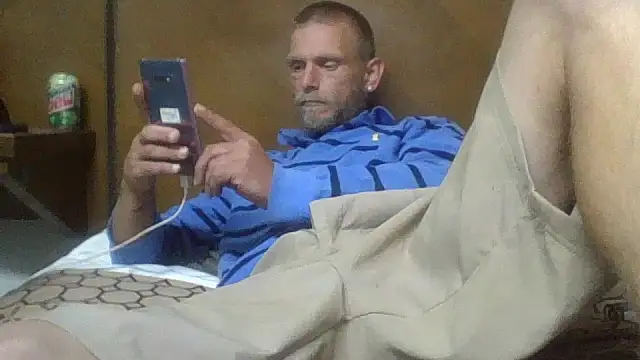 Snapshot of daddytim0 chatting on April 25, 9:56 pm daddytim0 online show from April 25, 9:56 pm