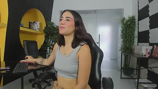 Snapshot of LucianaCarter chatting on January 22, 4:02 am LucianaCarter online show from January 22, 4:02 am