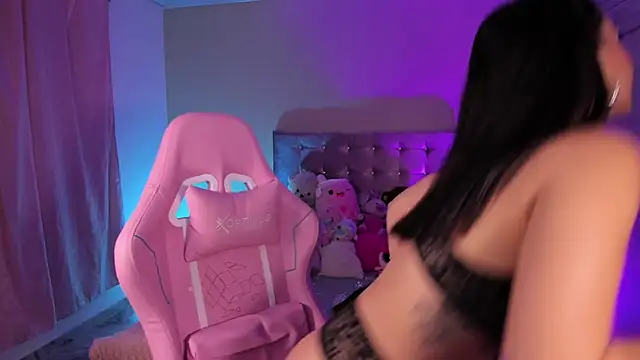 Snapshot of LucianaCarter chatting on February 6, 5:23 am LucianaCarter online show from February 6, 5:23 am