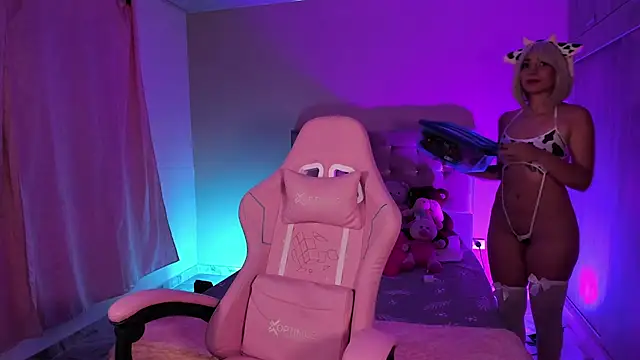 Snapshot of LucianaCarter chatting on February 7, 7:12 am LucianaCarter online show from February 7, 7:12 am