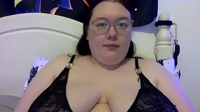 Sexycurvyemilyy online show from September 20, 10:00 pm