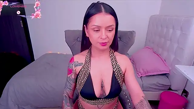 Snapshot of Selena_G69 chatting on June 12, 4:17 pm Selena G69 online show from June 12, 4:17 pm