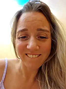 SkyelarSommer online show from December 8, 4:25 am