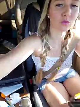 SkyelarSommer online show from February 13, 8:45 pm