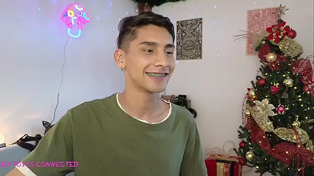 Snapshot of by_pandora chatting on December 7, 6:48 pm by pandora online show from December 7, 6:48 pm