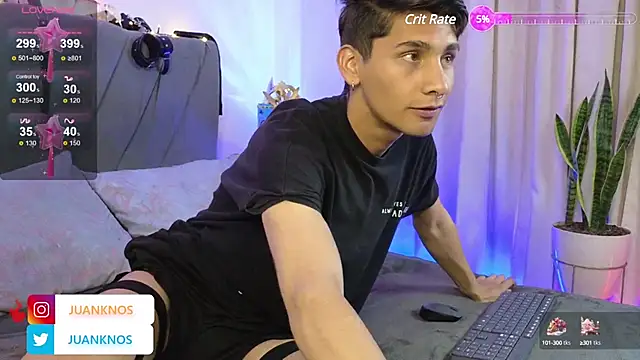 Snapshot of by_pandora chatting on January 18, 11:44 pm by pandora online show from January 18, 11:44 pm