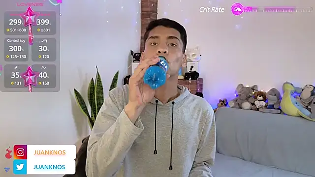 Snapshot of by_pandora chatting on February 9, 6:26 pm by pandora online show from February 9, 6:26 pm