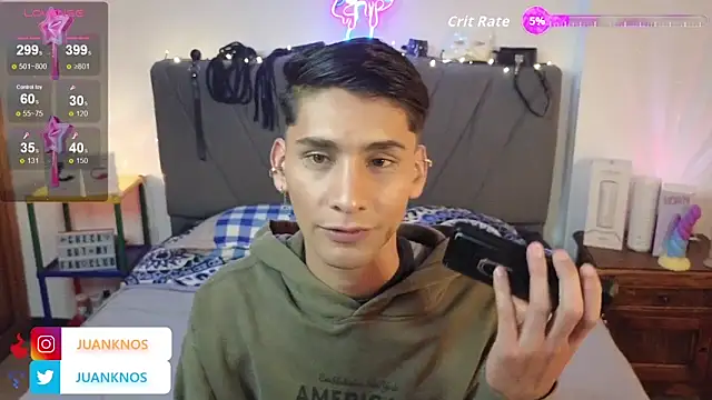 Snapshot of by_pandora chatting on September 18, 6:43 pm by pandora online show from September 18, 6:43 pm