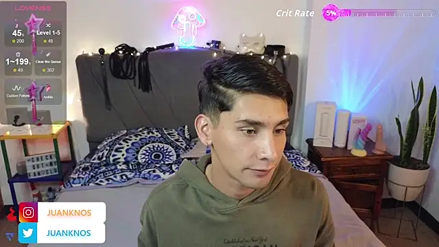 Snapshot of by_pandora chatting on September 27, 7:08 pm by pandora online show from September 27, 7:08 pm