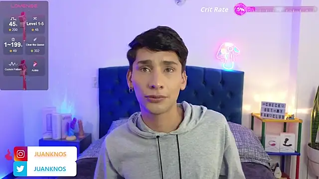 Snapshot of by_pandora chatting on October 22, 8:08 pm by pandora online show from October 22, 8:08 pm