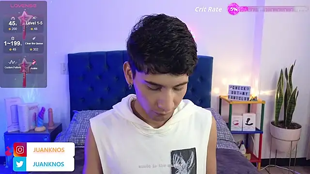 Snapshot of by_pandora chatting on October 23, 5:55 pm by pandora online show from October 23, 5:55 pm