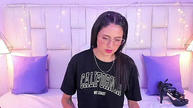 SarahSophia  online show from January 8, 5:59 pm