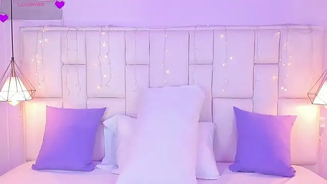 SarahSophia  online show from January 17, 11:38 am