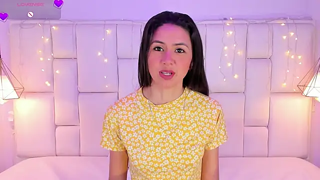 SarahSophia  online show from February 1, 11:21 am