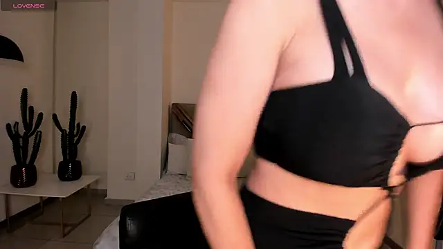 Snapshot of SunnyRivers chatting on September 18, 6:54 pm SunnyRivers online show from September 18, 6:54 pm