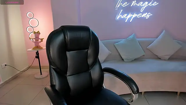 Snapshot of SunnyRivers chatting on October 5, 5:33 pm SunnyRivers online show from October 5, 5:33 pm