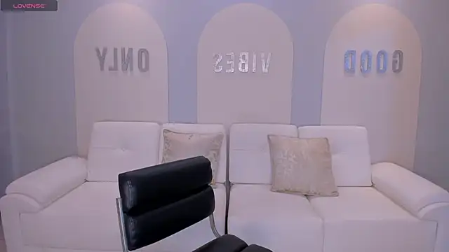 Snapshot of SunnyRivers chatting on October 24, 3:52 pm SunnyRivers online show from October 24, 3:52 pm