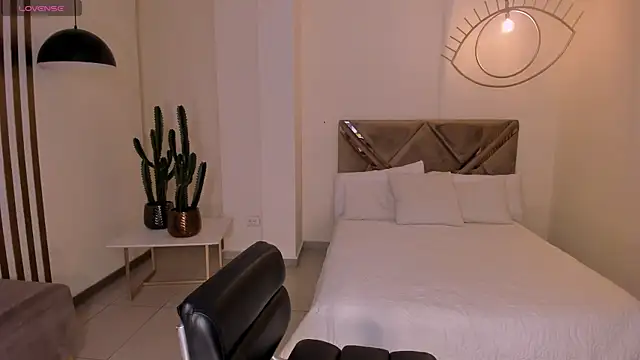 Snapshot of SunnyRivers chatting on October 28, 5:48 pm SunnyRivers online show from October 28, 5:48 pm