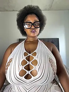 Snapshot of KnockoutBestie chatting on March 4, 7:19 am KnockoutBestie online show from March 4, 7:19 am